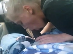 AMATEUR BLONDE SUCKING A BIG BLACK COCK IN A CAR